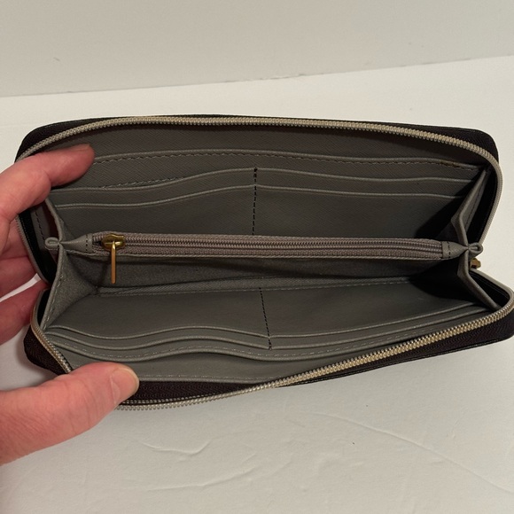 Fossil Leather Zip Around Accordion Wallet Black - Picture 5 of 10